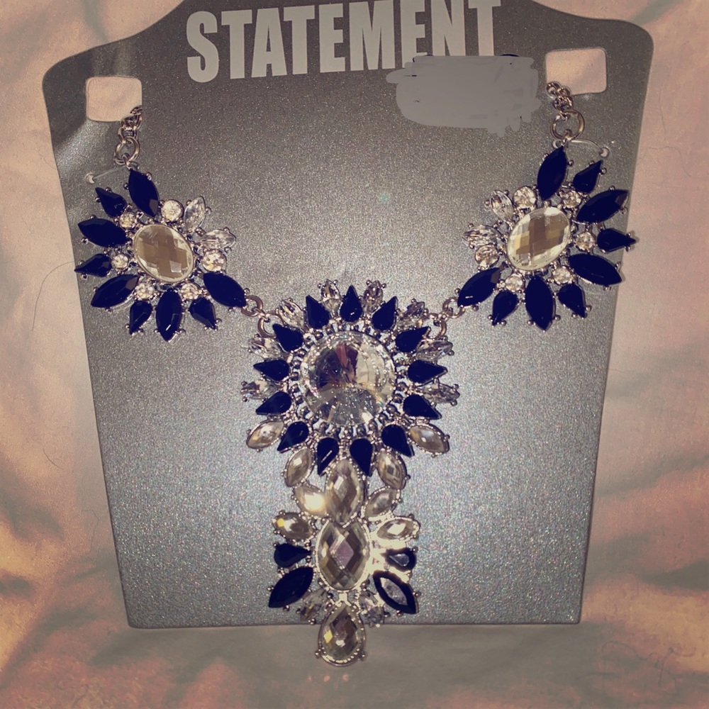 💎 BRAND NEW STATEMENT NECKLACE 💎